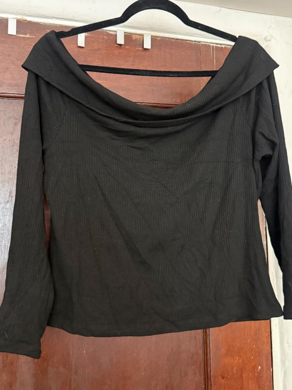 WRAY Off-Shoulder Black 3/4 Long Sleeve Top